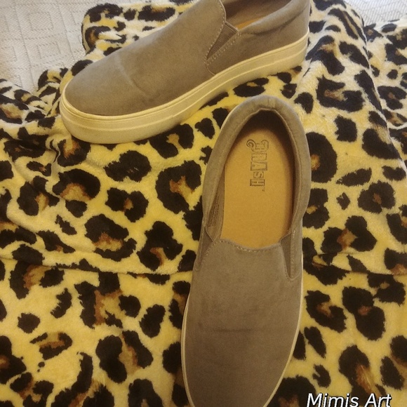 Shoes - Picture 3 of 3